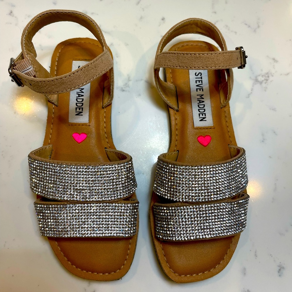 ⭐️Steve Madden little girl’s silver & tan sandals 13